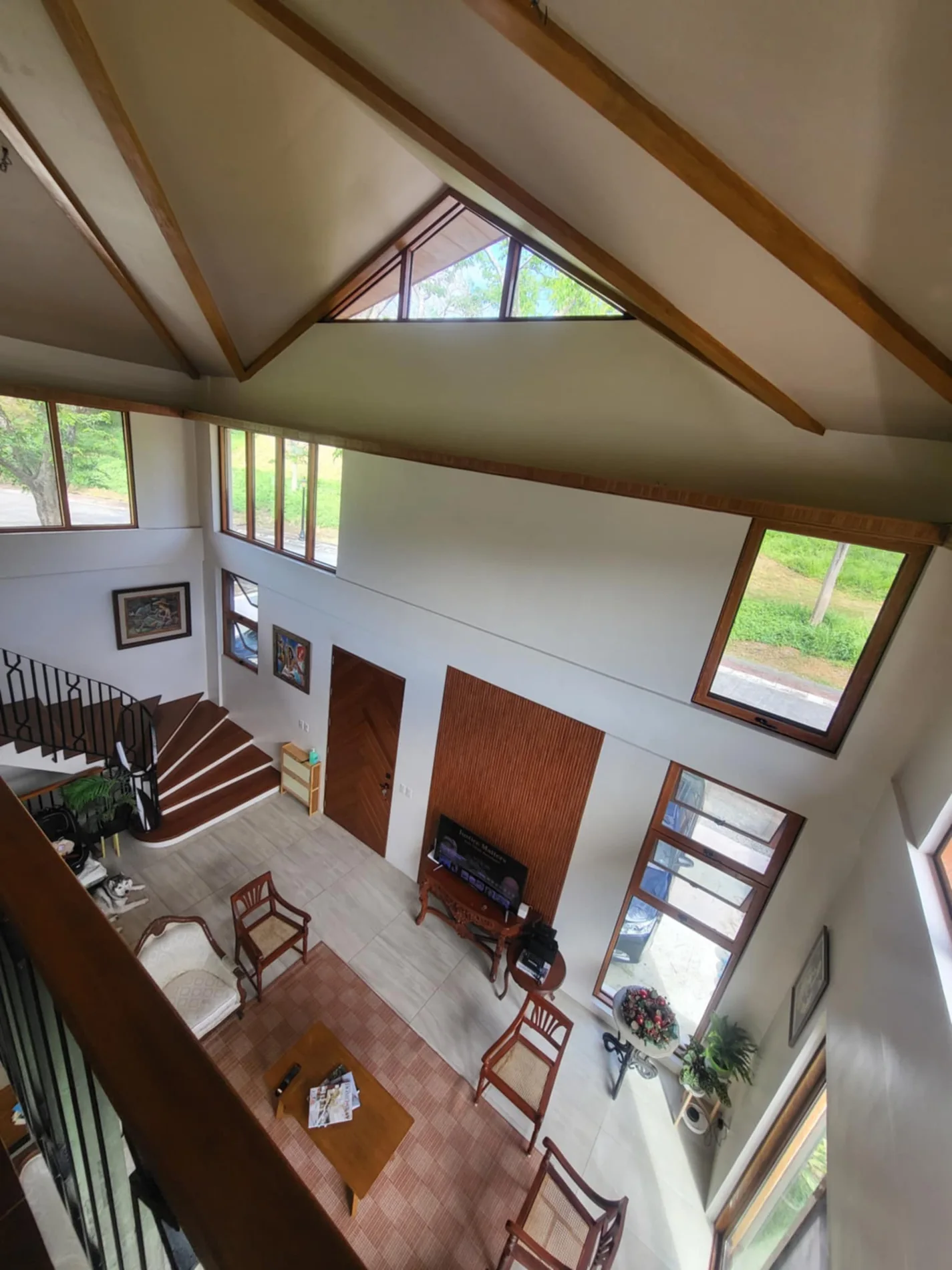 View from the second floor onto the dramatic living area